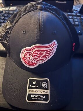 Fanatics Black Trucker Hat with Red & White Detroit Red Wings Logo